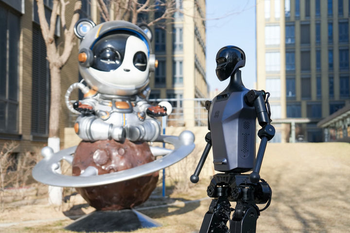 奔向未来——当前机器人产业观察AG真人登录入口提“智”向新(图11)