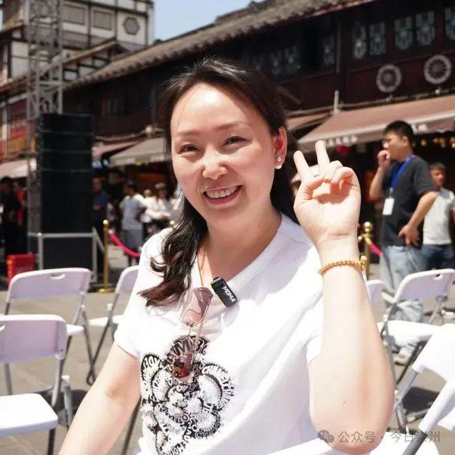 期首日街子古镇人气爆棚AG真人网站“五一”假(图5)