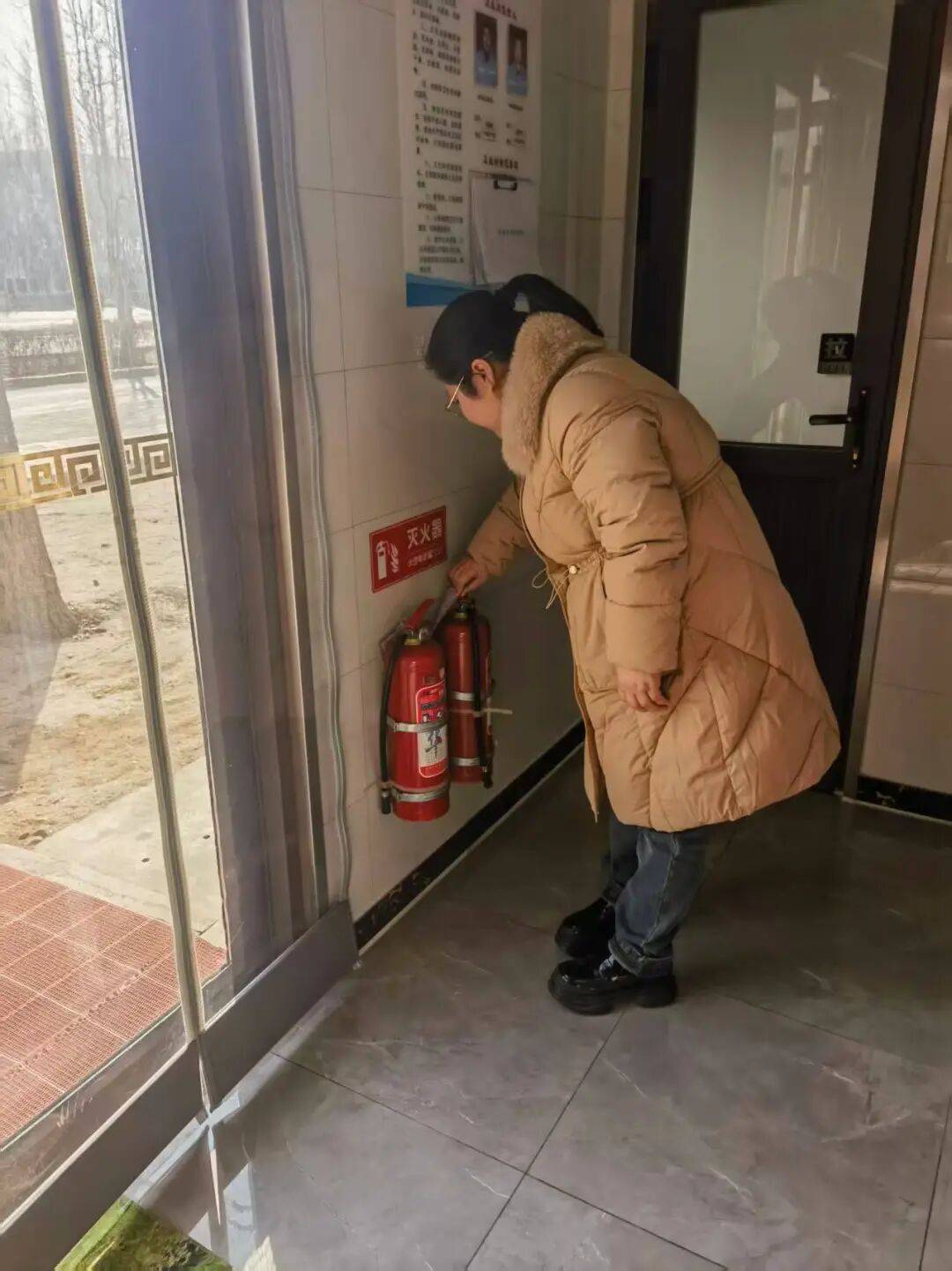 焕新颜 公厕提质保安全AG真人中国便民设施(图3) 焕新颜 公厕提质保安全AG真人中国便民设施(图3)