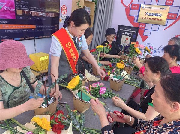 心翼站开展母亲节公益服务AG真人平台重庆电信爱(图4)